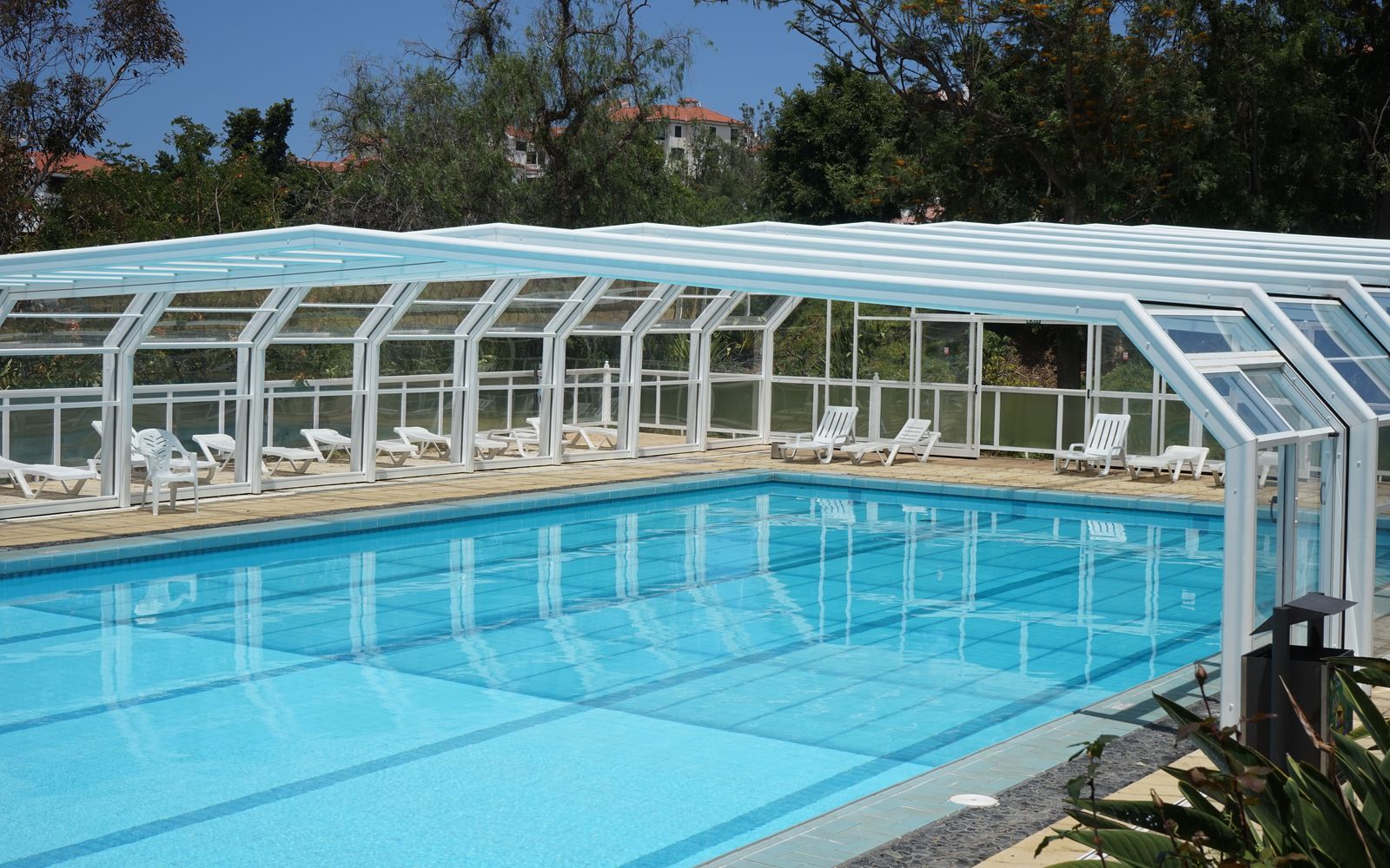 Pool screen enclosure